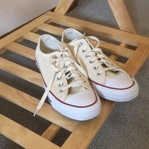 Converse low-tops, like-new